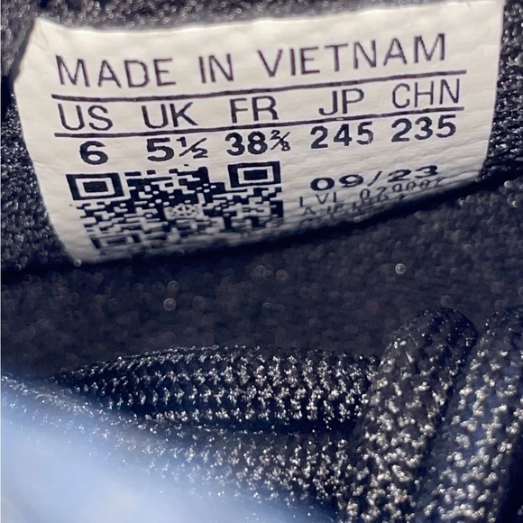 adidas AE 1 J  "New Wave" Blue Black Kids Boys Basketball Shoes Size 6 IF1884 - Picture 10 of 10